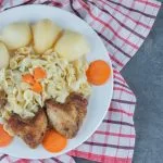 El plato combinado mantiene su presencia fundamental en las mesas españolas