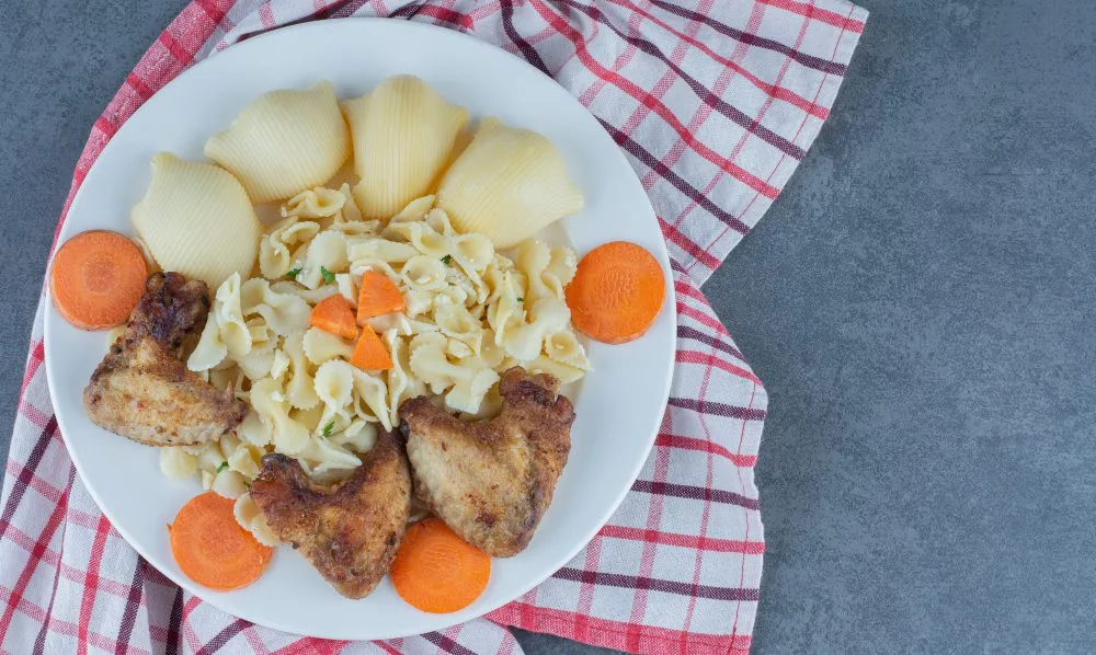 El plato combinado mantiene su presencia fundamental en las mesas españolas